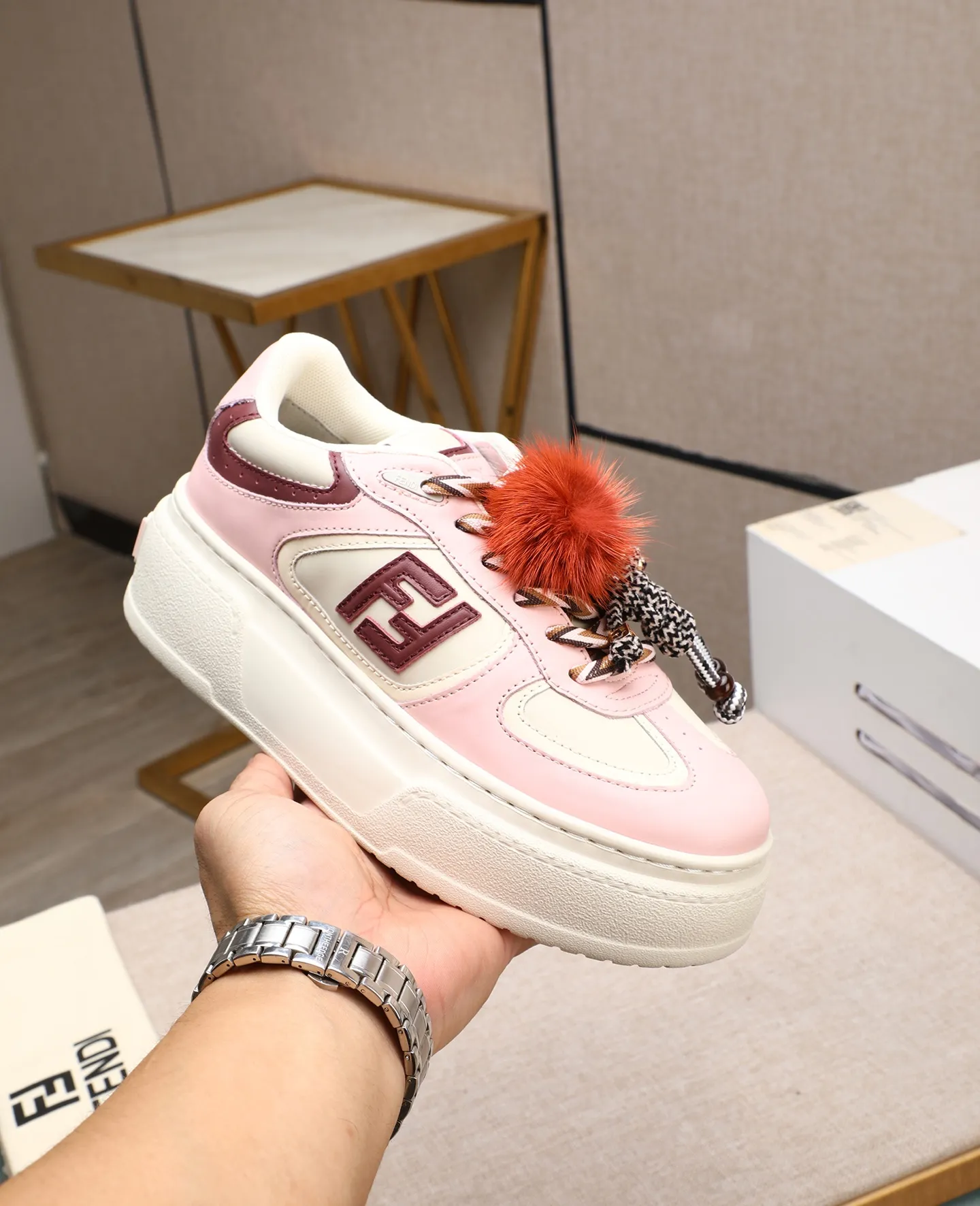 Men's shoes 💰740 Top quality Fendi Match series 25 latest colors Pendant thick sole lace casual FENDI Match lace. Made of light pink leather with white and ocher brown details. Contrast leather FF appliqué on the sides and hiking laces in white, pink and ocher brown. Thick rubber sole with oversized embossed FENDI lettering on the heel. Metal ring charm on the tongue: A small braided doll with contrasting mink fur details and gold metallic FF on the right shoe. The left shoe features a braided cord with contrasting mink double pom poms, metallic FF beads, and Pequin print pattern and logo. Upper: Original custom-made imported first-layer cowhide. Inner lining: Imported custom-made breathable mesh lining. Sole: Original open-molded ultra-light foam material. Bottom thickness: 5CM. Number of yards: women's 35-40 (custom-made 40 non-refundable).